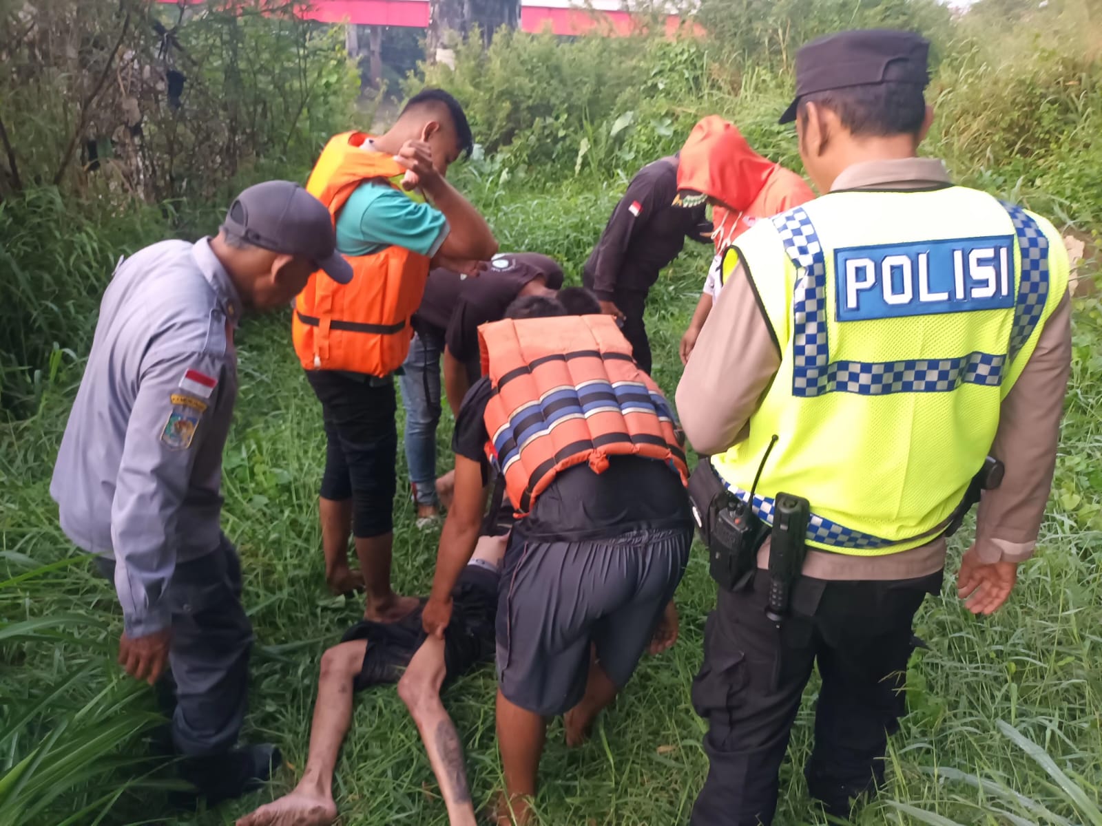 Pemuda Asal Karaanyar Nekat Terjun ke Sungai Bengawan Solo