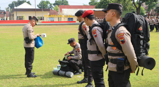 Jelang Coblosan, Personel Polres Salatiga Jalani Pengecekan Kaporlap