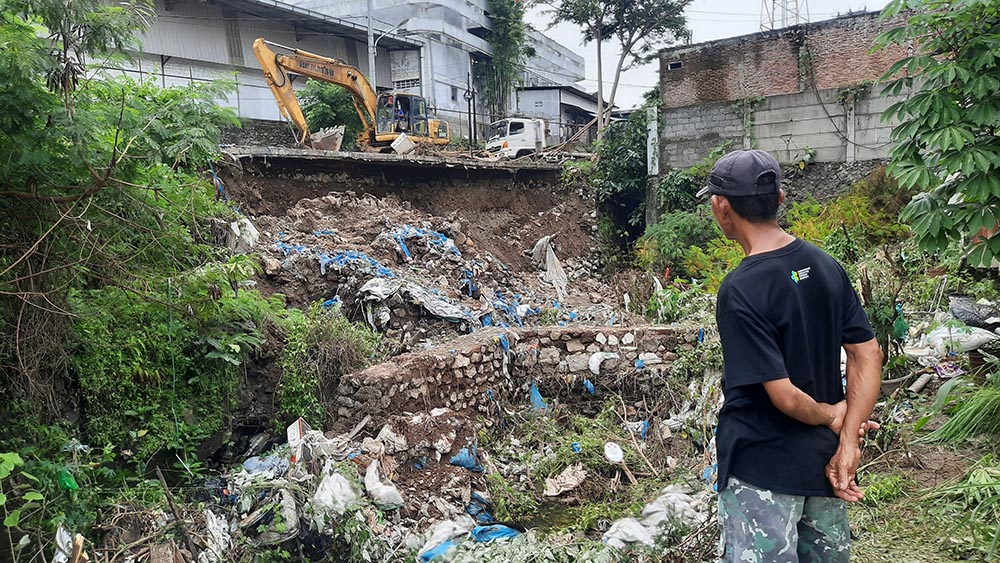 Talud Jalan PT IPU Longsor, Pondasi Warga Ngaliyan Semarang Jebol