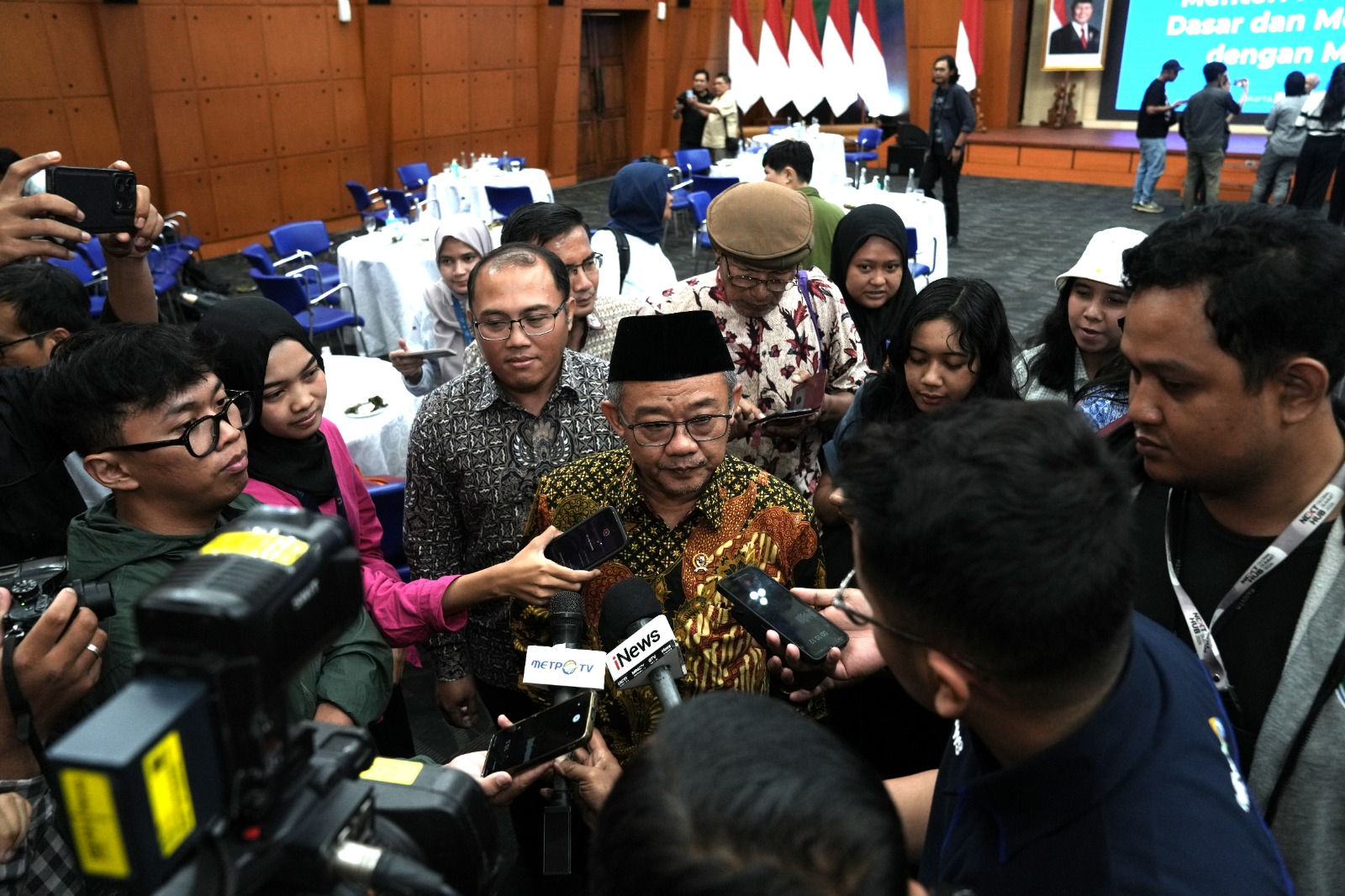 Mendikdasmen Abdul Mu'ti Bawa Kabar Gembira, Naikan Gaji dan Sejahterakan Guru di Indonesia 