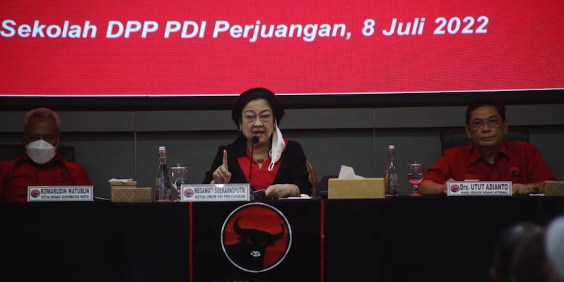 Megawati Perintahkan Seluruh Anggota Fraksi PDIP Turun ke Bawah