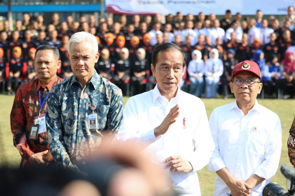 Kagum dengan Sekolah Gratis Rintisan Ganjar, Jokowi: akan Diterapkan Nasional