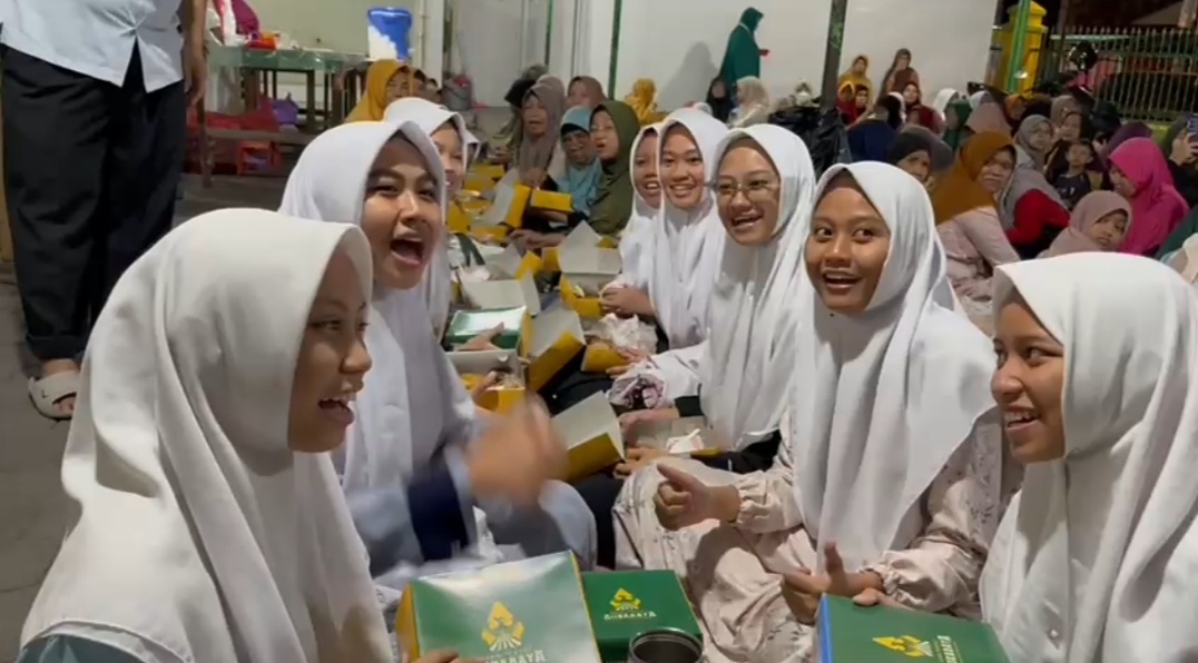 Hangatnya “Dahar Geden” di Tegal Sari, Ratusan Warga Nikmati Buka Bersama