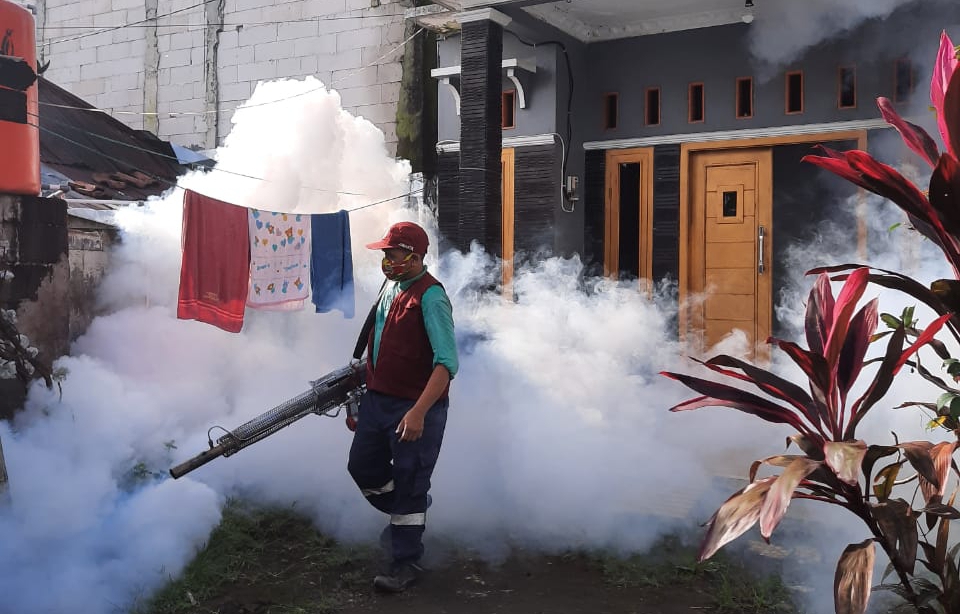 Cegah Penularan DBD, Desa Mejagong Kabupaten Pemalang Lakukan Fogging