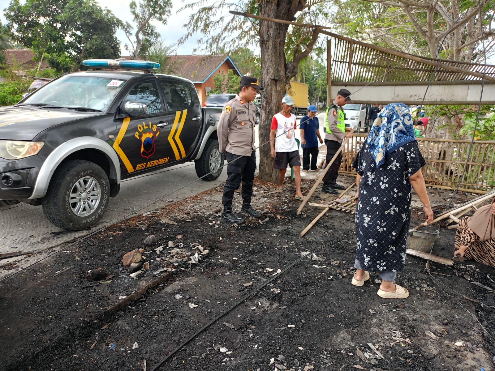 Diduga Korsleting Listrik, Warung Kopi di Pekunden Ludes Terbakar