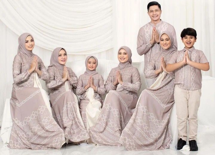 Tampil Keren di Hari Raya dengan Tren Warna Baju Lebaran 2024