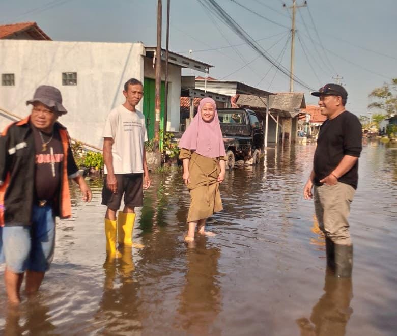 Wakil Ketua DPRD Kabupaten Pemalang Slamet Ramuji Turun Langsung Pantau Rob di Desa Blendung