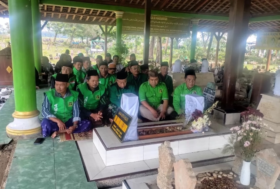 Peringati Harlah Partai ke-53, PPP Grobogan Ziarah Makam Leluhur dan Doa Bersama