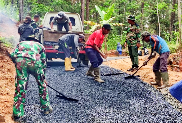 Satgas TMMD di Kabupaten Pemalang Berpacu dengan Waktu, Kerjakan Pengaspalan Jalan 1.105 meter 