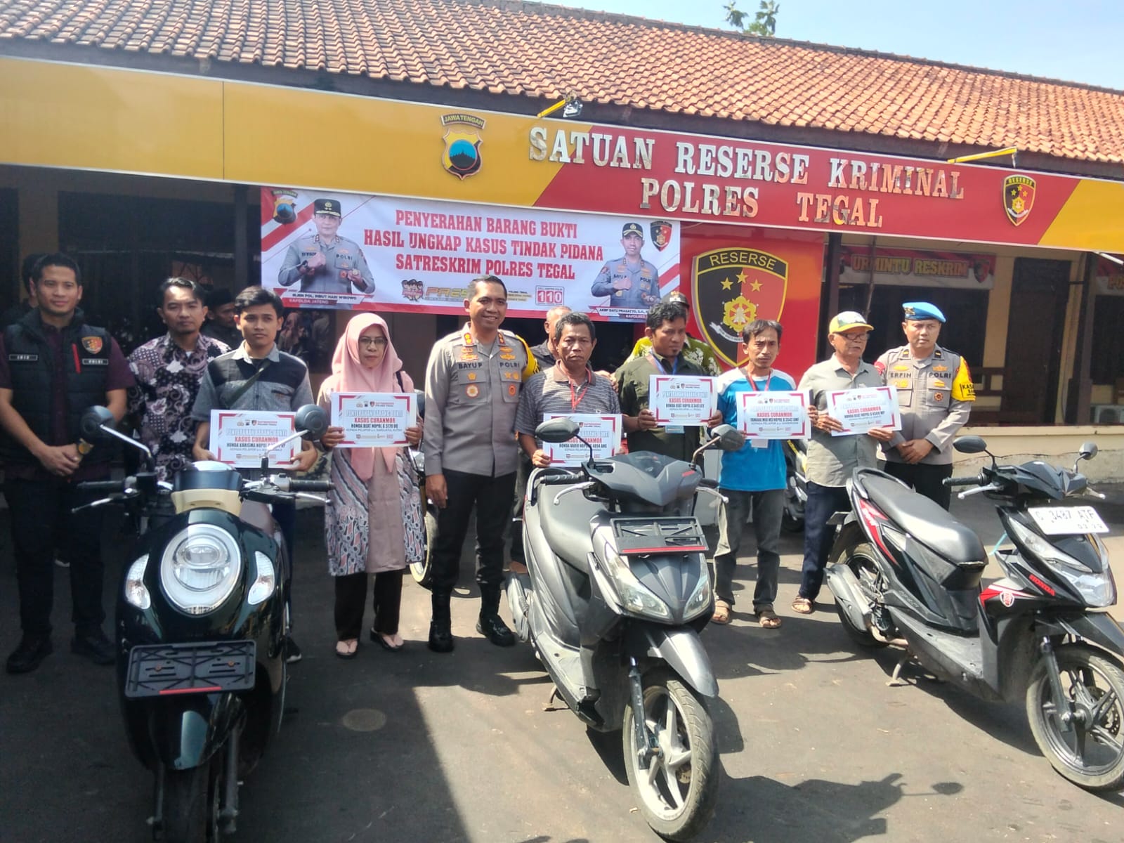 Polres Tegal Serahkan 7 Motor Hasil Kejahatan kepada Pemiliknya 