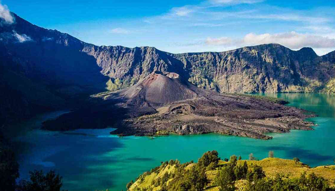 Surganya bagi Para Pendaki! Ini Dia 10 Gunung Terbaik yang Wajib Dikunjungi di Indonesia 