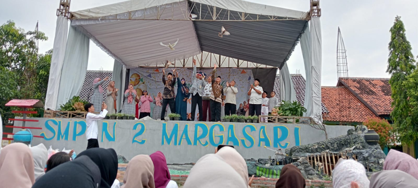 Jalan Sehat hingga  Lomba AntarKelas  Meriahkan HUT SMPN 2 Margasari 