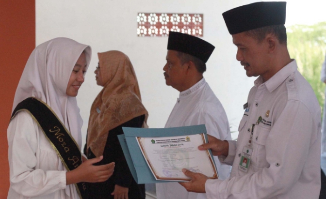 MAN Kota Tegal Wisuda 84 Penghafal Alquran