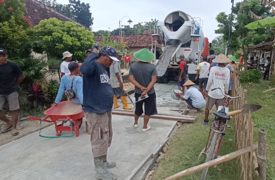 Unik dan Inspiratif! Warga Bengkal Sambongbangi Bangun Jalan Dusun dengan Dana Ini