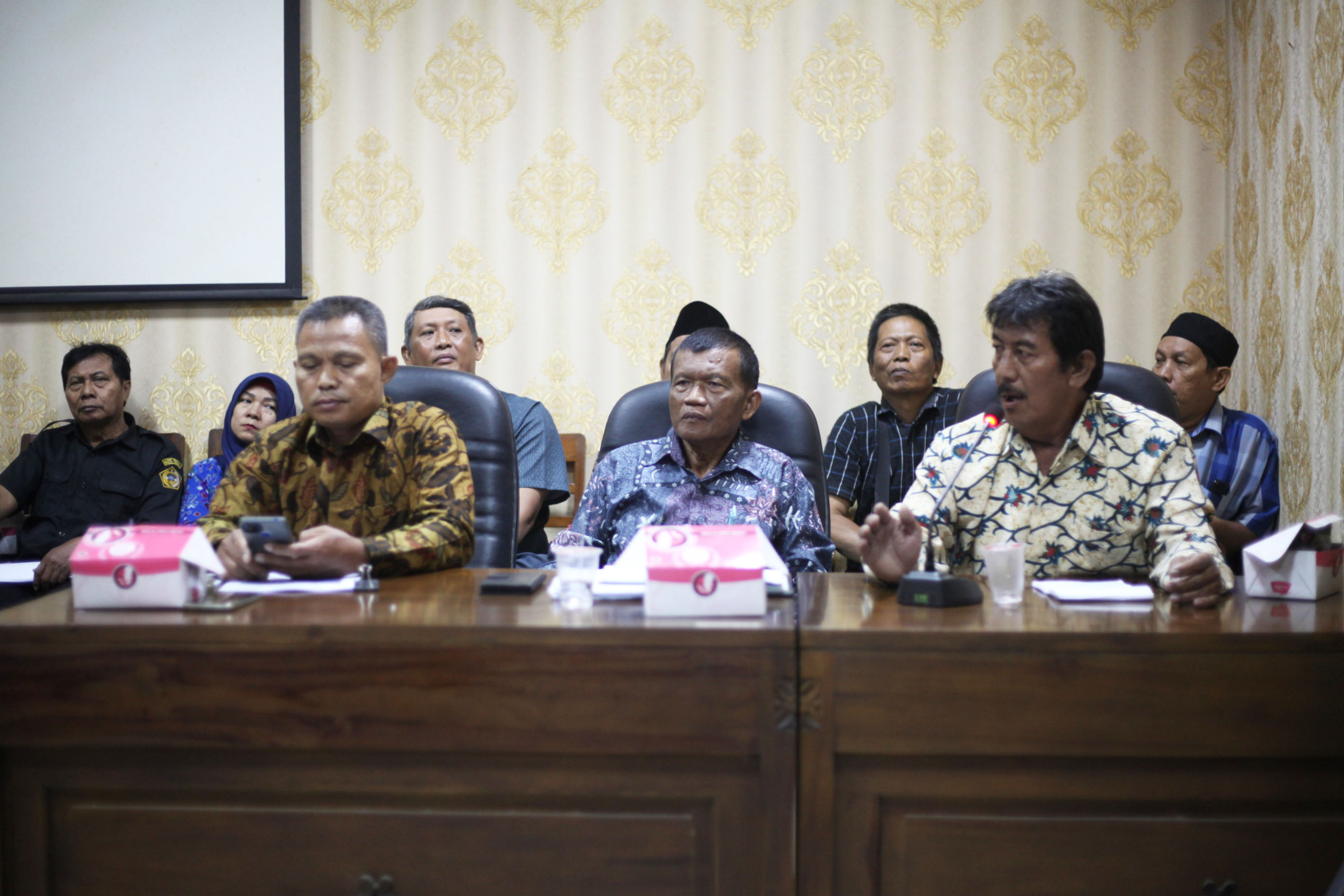 Pedagang Pasar Alun-alun Kota Tegal Khawatir Tergusur