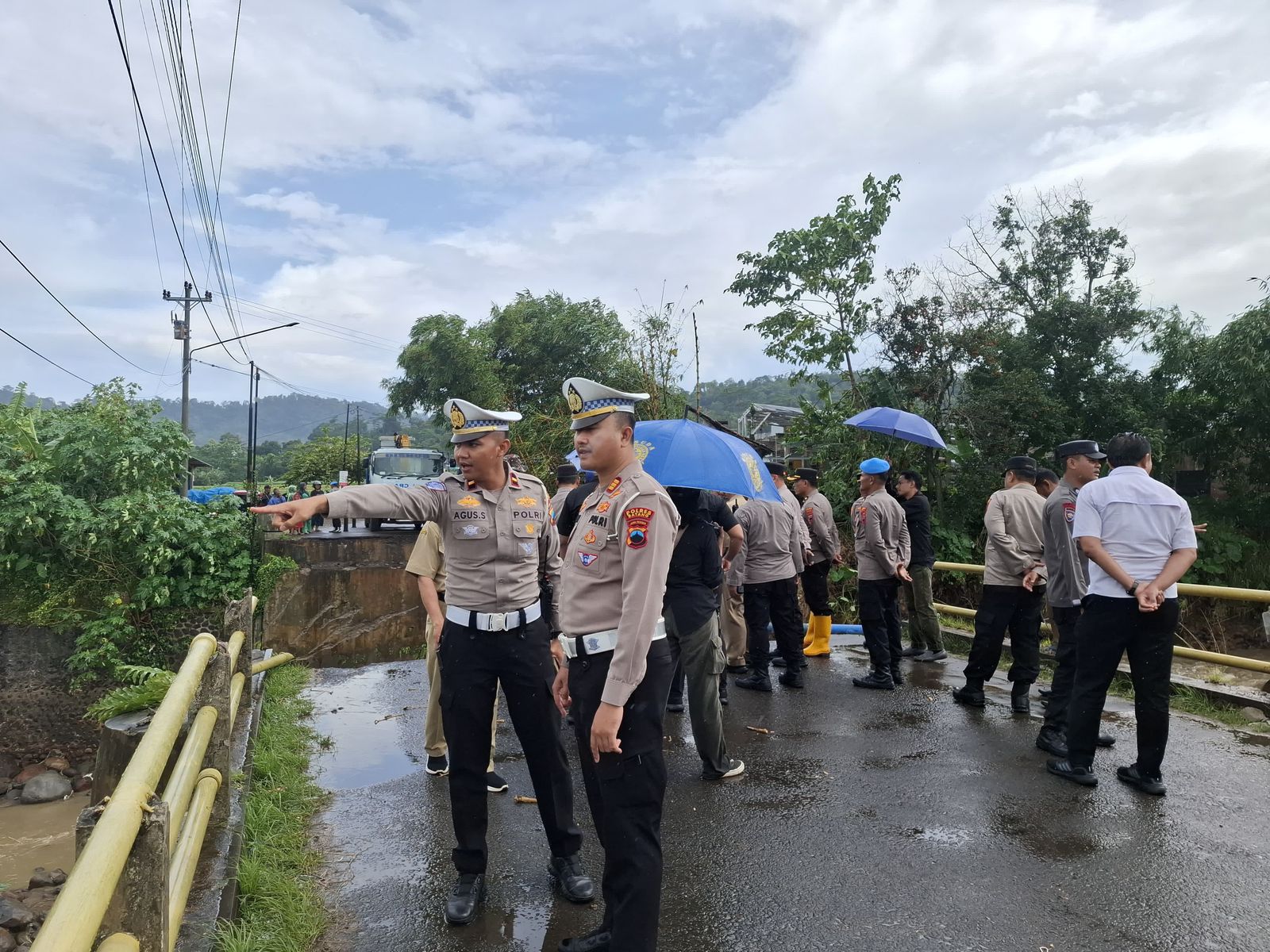 Bencana Longsor dan Banjir, Satlantas Polres Batang Tinjau Kerusakan Jalur dan Fasilitas Umum