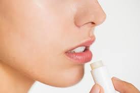 Sembuh Seketika! Atasi Bibir Pecah-pecah dengan 5 Produk Lipbalm yang Mengandung Aloevera