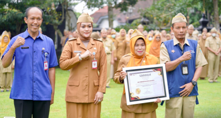 Penghargaan KPK RI Warnai  Peringatan Hari Kebangkitan Nasional di Salatiga