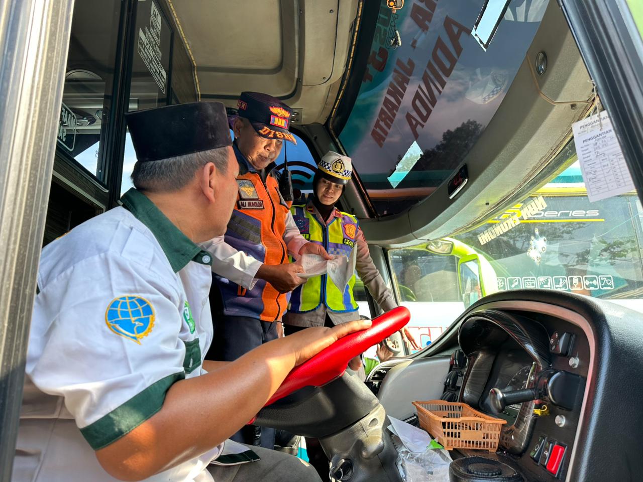 Jelang Operasi Ketupat Candi 2026, Satlantas Polres Grobogan Gelar Ramp Check Bus di Terminal