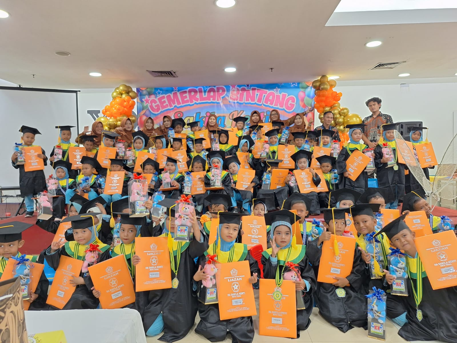 Gemerlap Bintang Sakila Kerti, Rayakan Kelulusan 87 Peserta Didik Kota Tegal