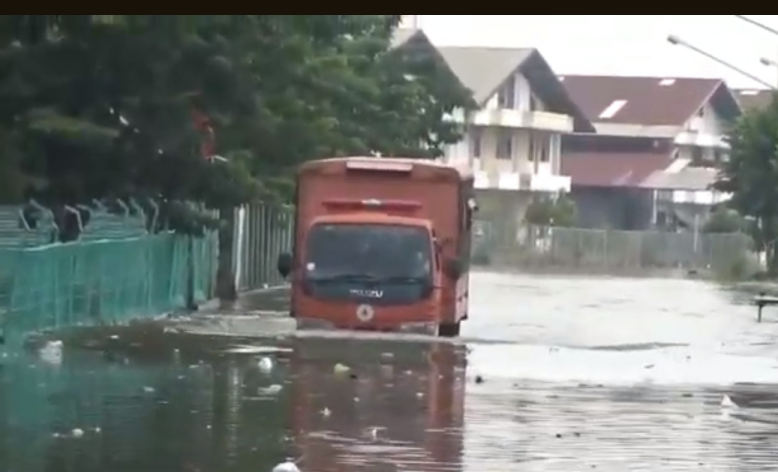 Pelindo Siagakan 64 Pompa Atasi banjir di Pelabuhan Tanjung Emas