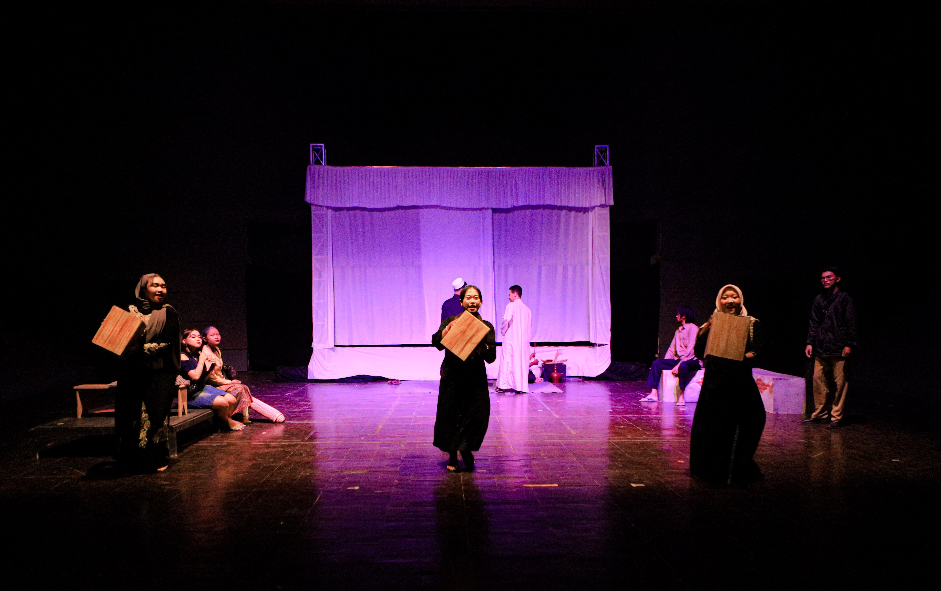 Teater Jaten Gebrak Tegal lewat Lakon Leng ‎