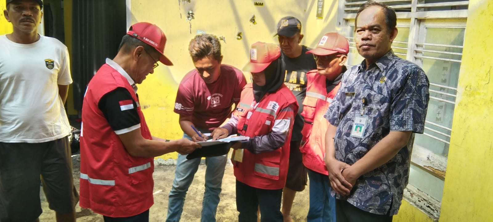 Ditinggal Sebentar, Api Mengamuk: Rumah Warga Pagerbarang Tegal Ludes Terbakar