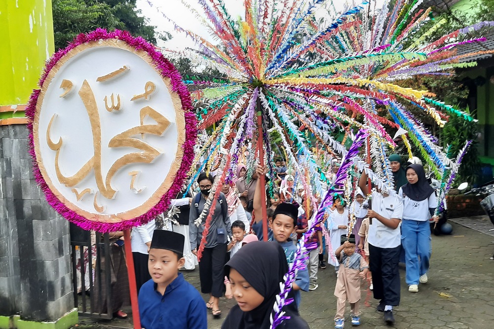 Ajak Berpuasa, 200 Siswa Ikuti Kirab Tarhib Ramadan Keliling Kampung di Pakintelan