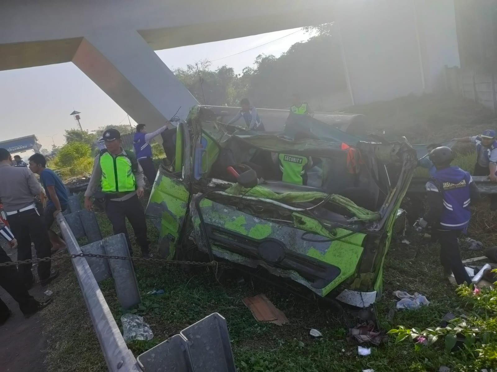 Ngeri! Kecelakaan Maut, Truk Tronton Seruduk Truk Colt Diesel di Exit Tol Ngasem, Sopir Tewas