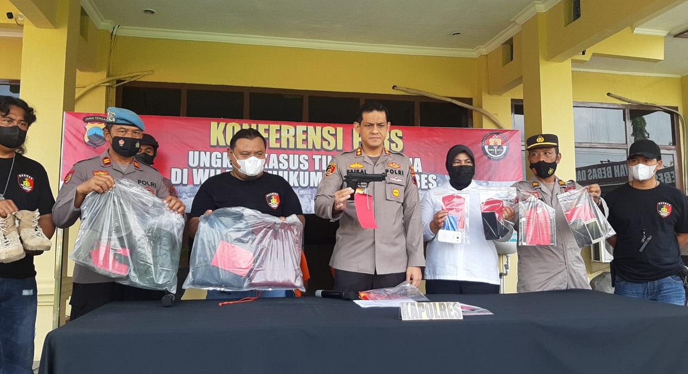 Todongkan Pistol Mainan, Dua Polisi Gadungan Begal Pelajar, Polisi Temukan 8 Motor Curian