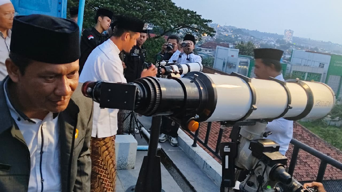 Gunakan Empat Teleskop, Hilal Tidak Tampak di UIN Walisongo