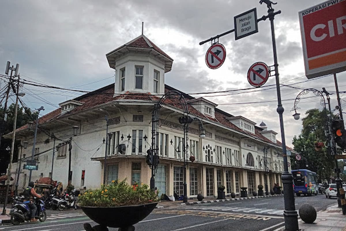 Seharian di Jalan Braga Bandung, Ini 4 Tempat Asik yang Wajib Dikunjungi