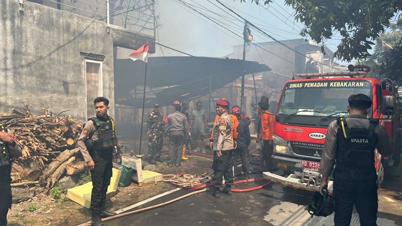 Rumah Perajin Kursi Busa di Pajang Solo Kebakaran, Dua Anak Terluka
