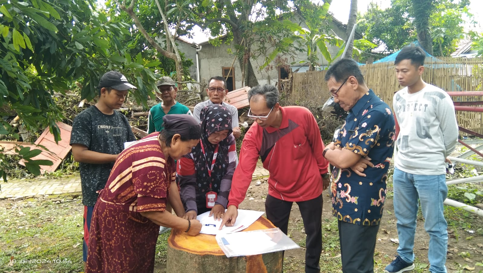 Diguyur Hujan Deras, Rumah Warga Kalikangkung Ambruk