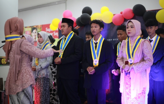 SMP Muhammadiyah 3 Kota Tegal Lepas Siswa Kelas IX 
