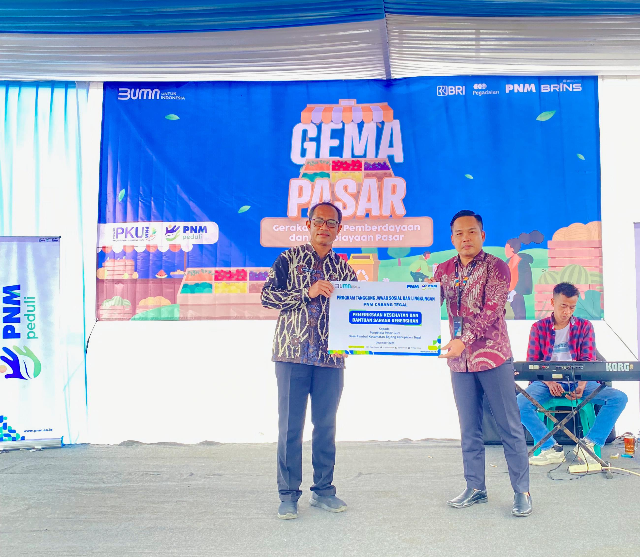 Pedagang Pasar Guci Kabupaten Tegal Dapat Pemeriksaan Kesehatan Gratis dan Sarana Kebersihan dari PNM Peduli