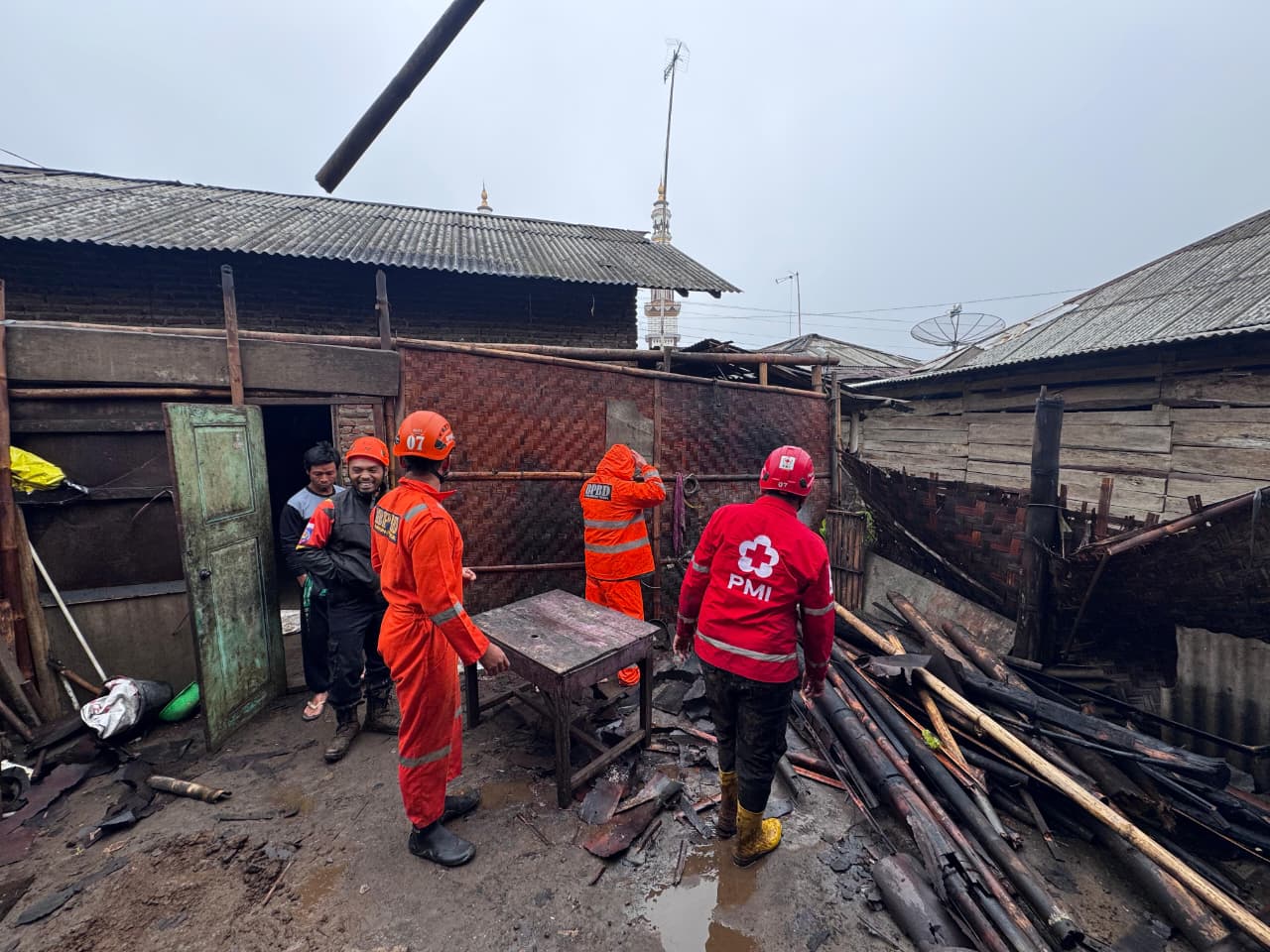 Bumijawa Tegal Diterjang Angin Kencang, 9 Rumah Warga Rusak Parah