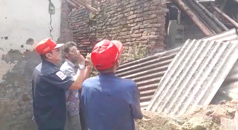 Tertimbun Rumah Ambruk di Pener Tegal, Dua Anak Luka-luka