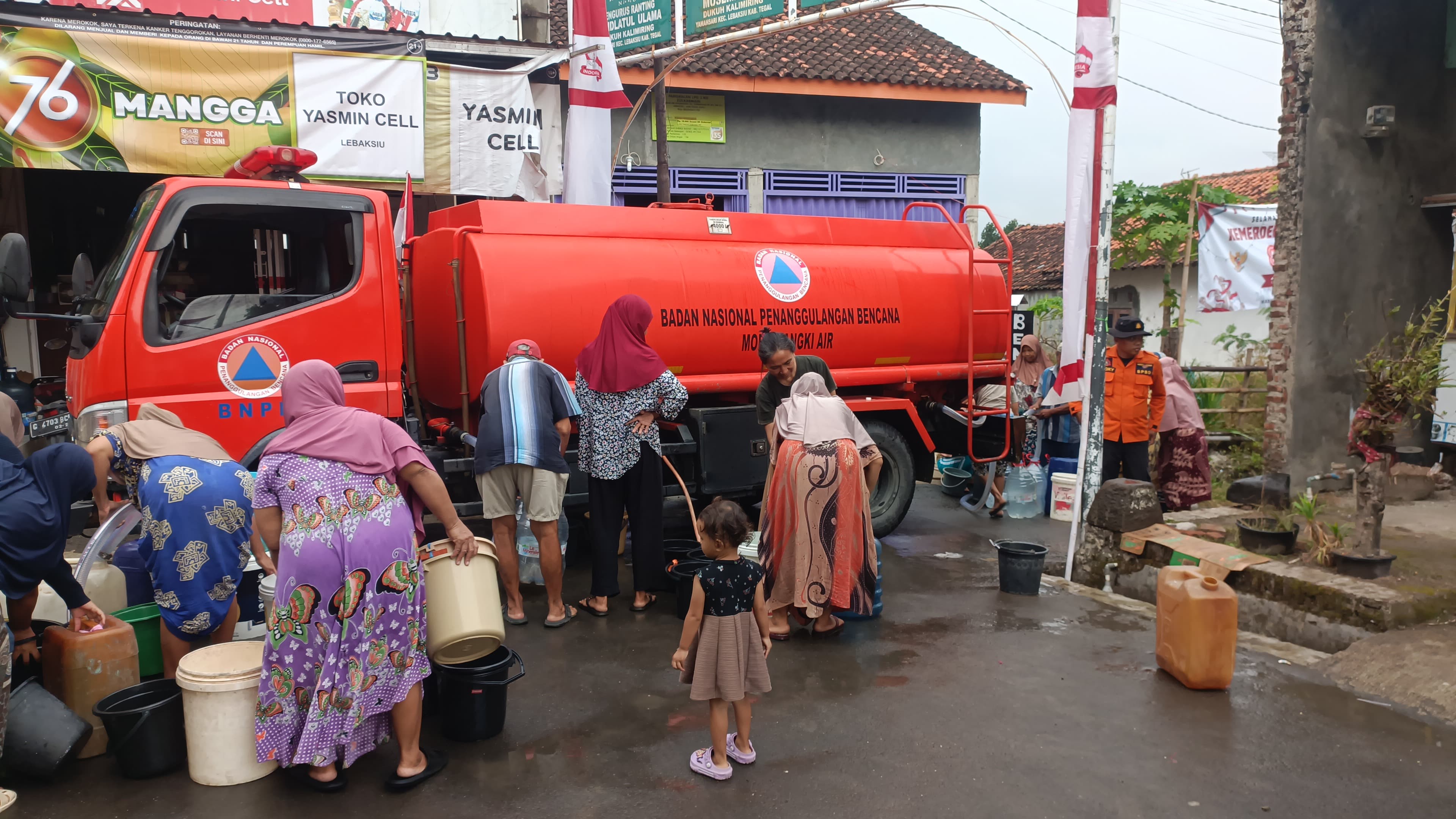 BPBD Kabupaten Tegal Rutinkan Dropping Air Bersih 