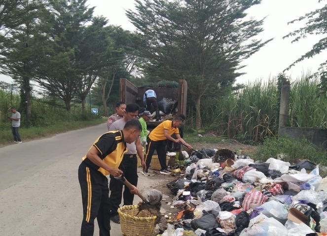 Polsek Pangkah Gandeng DLH Tegal Gelar Gerakan Indonesia Asri 