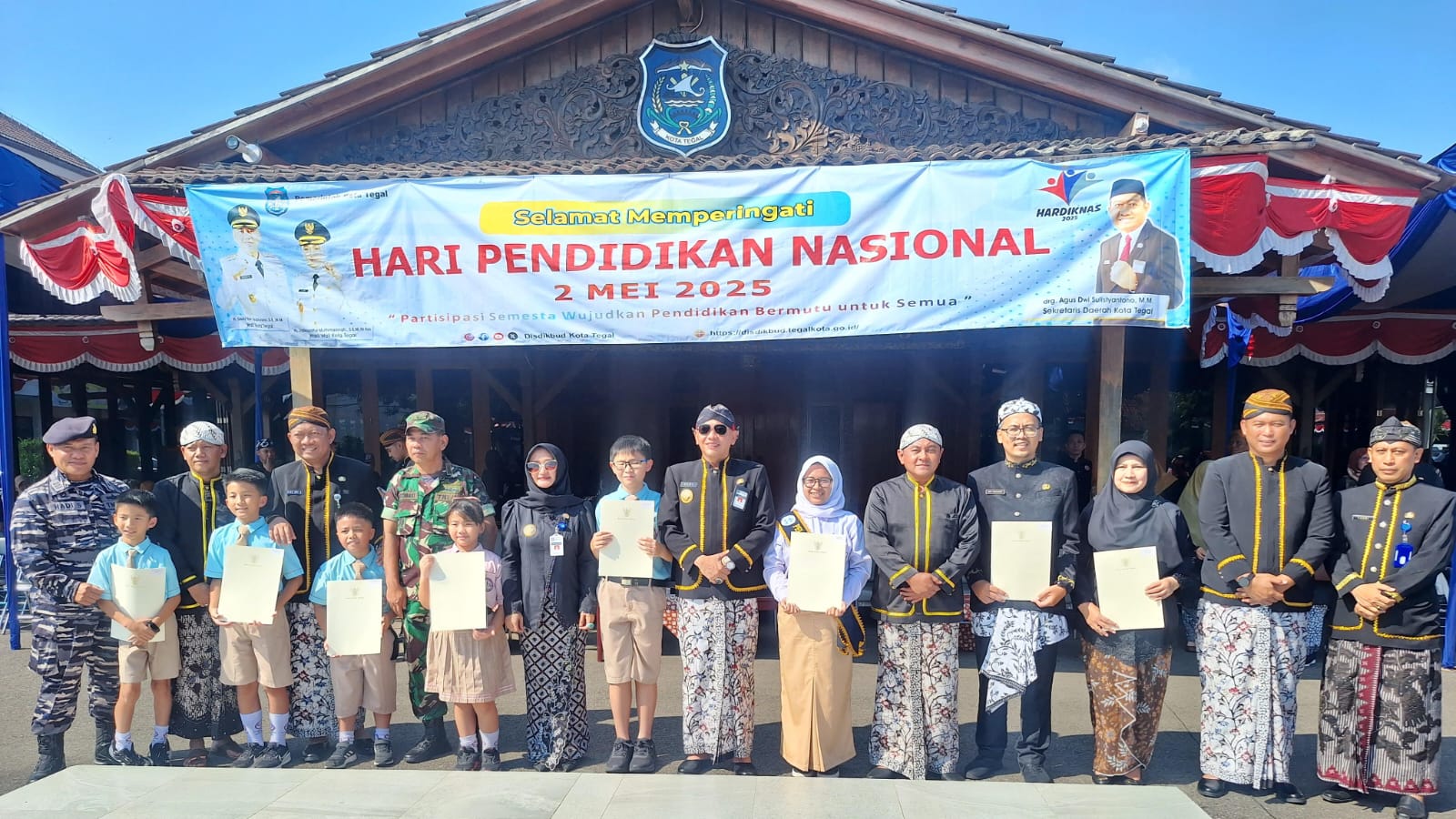 Upacara Hari Pendidikan Nasional, Pemerintah Kota Tegal Beri Penghargaan Guru dan Siswa Berprestasi