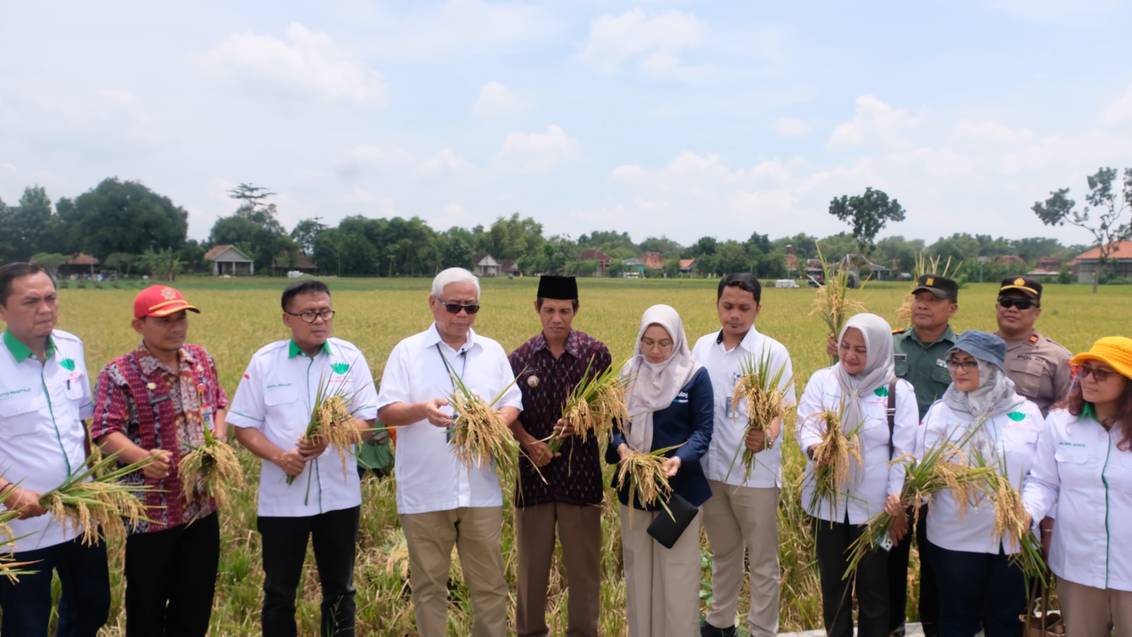 Tindak Lanjuti Intruksi Presiden, Perum Bulog Sosialisasi HPP Gabah di Sragen