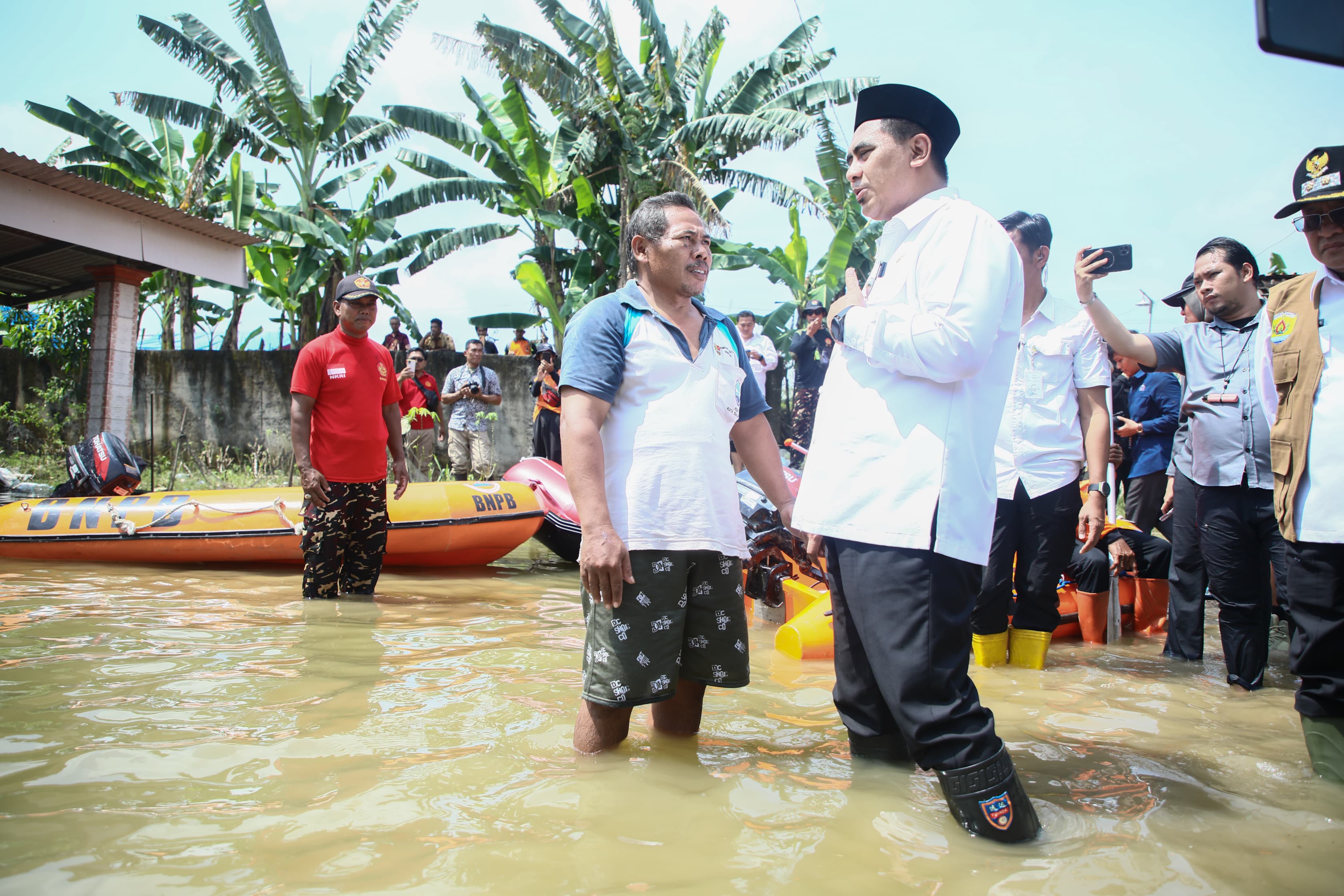 Tinjau Banjir Grobogan, Wagub Jateng Taj Yasin Salurkan Bantuan Senilai Rp253 Juta 