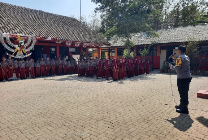 Polsek Margasari Polres Tegal Beri Pembinaan kepada Ratusan Siswa Sekolah Dasar 