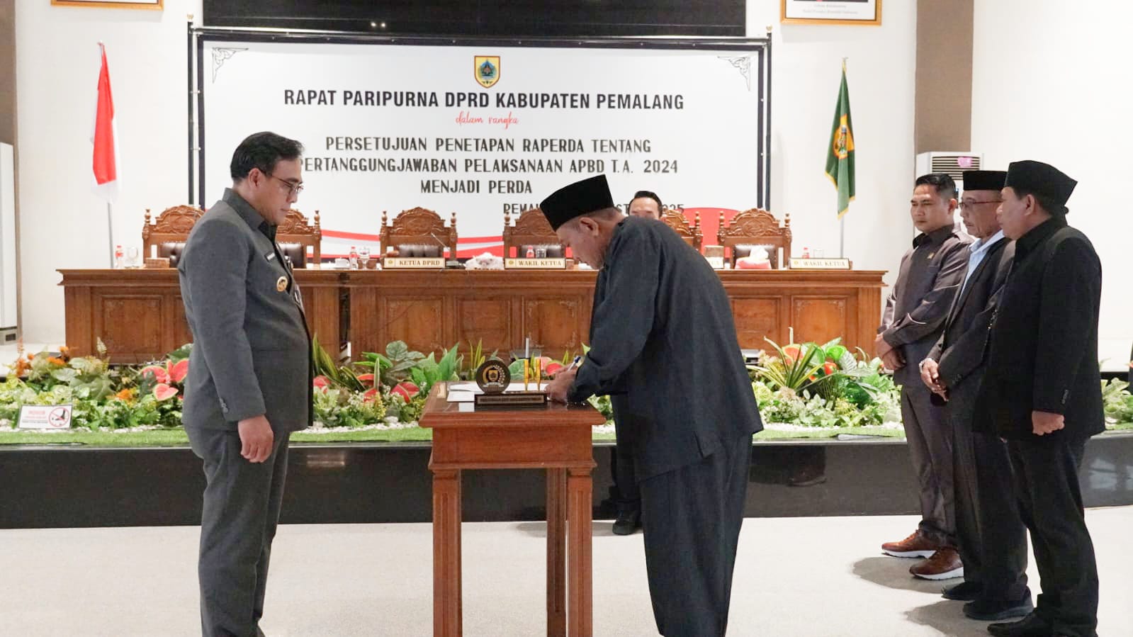 DPRD Kabupaten Pemalang Tetapkan Perda Pertanggungjawaban Pelaksanaan APBD 2024 ‎