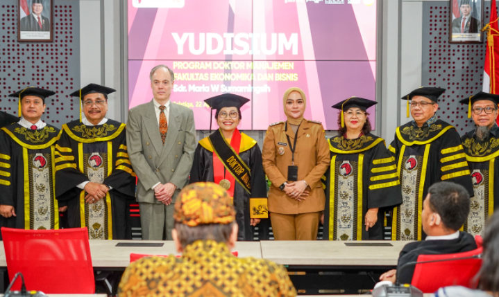 Perdana Hadiri Yudisium Program Doktor FEB UKSW, Nina Agustin: Maria W Sumarningsih Sosok Agen Peka Budaya
