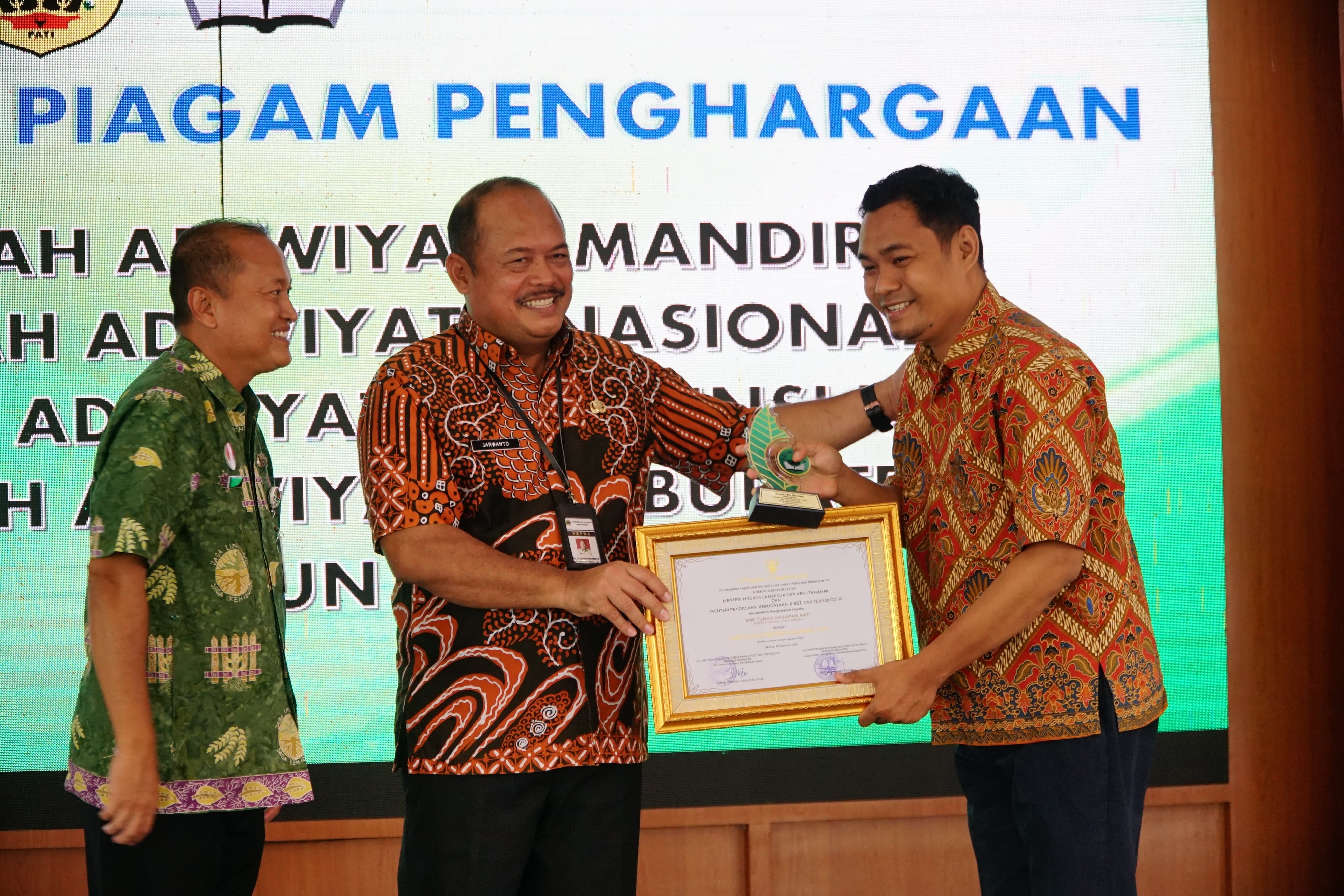 Peroleh Penghargaan, Pj Bupati Pati Dorong Lembaga Pendidikan Jadi Sekolah Adiwiyata 