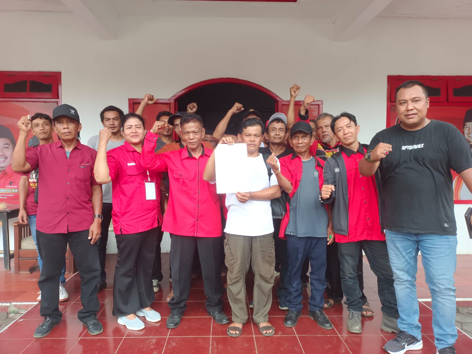 Musancab PDI Perjuangan Batang Ricuh, Kader Walkout Lepas Seragam