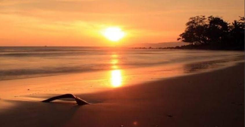 10 Tempat yang Cocok untuk Menikmati Sunset Di Jawa Timur
