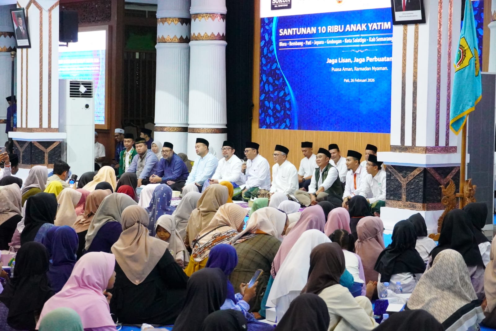 300 Mualaf dan Yatim Piatu Dapat Kejutan Baznas, Terima Santunan dan Bingkisan Ramadan 